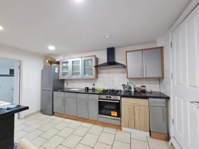 Room in e17 close to Woodstreet station